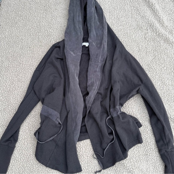 Young, Fabulous and broke jacket - Picture 7 of 9